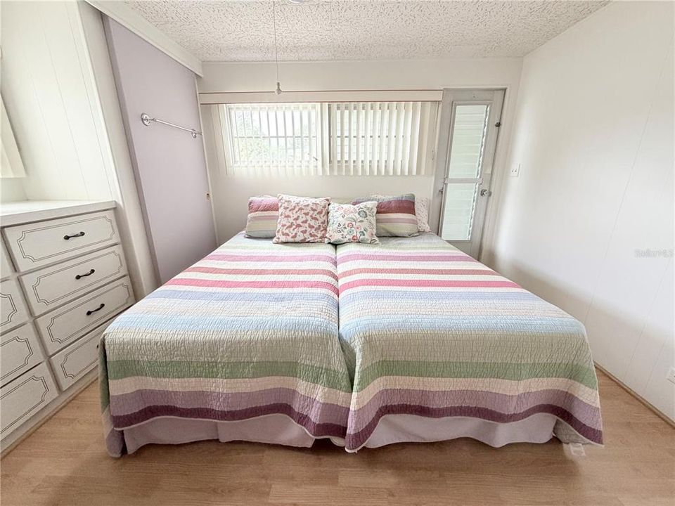 For Sale: $115,000 (2 beds, 2 baths, 1186 Square Feet)