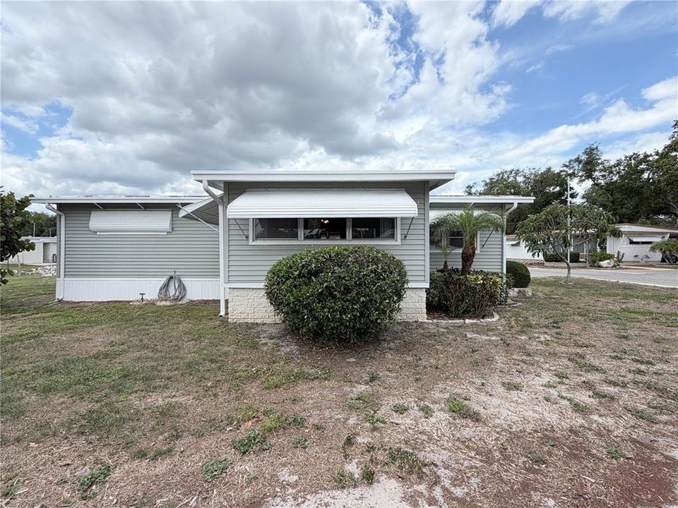 For Sale: $115,000 (2 beds, 2 baths, 1186 Square Feet)