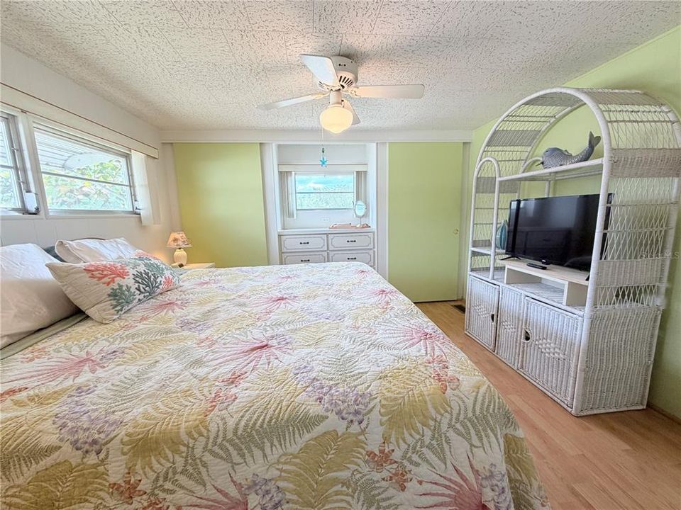For Sale: $115,000 (2 beds, 2 baths, 1186 Square Feet)