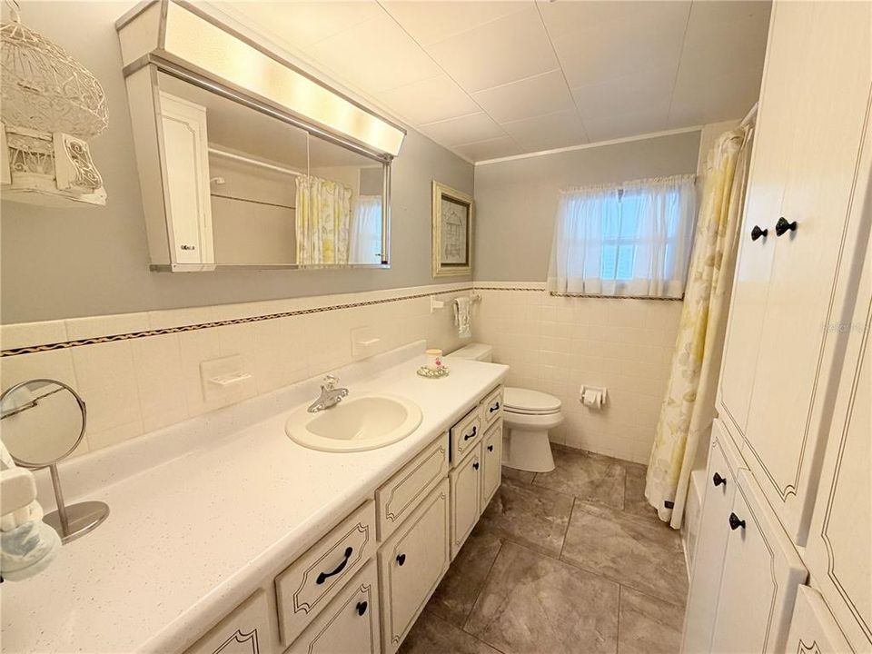 For Sale: $115,000 (2 beds, 2 baths, 1186 Square Feet)