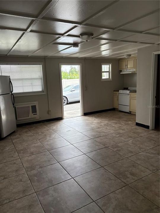 For Rent: $750 (2 beds, 1 baths, 900 Square Feet)