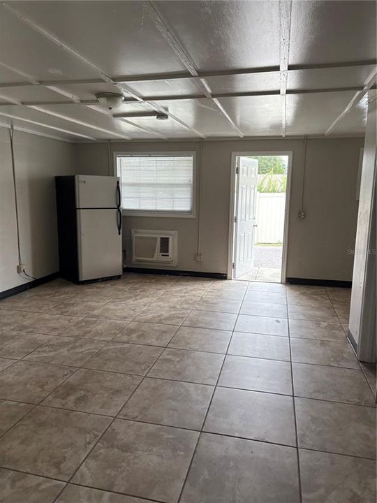 For Rent: $750 (2 beds, 1 baths, 900 Square Feet)