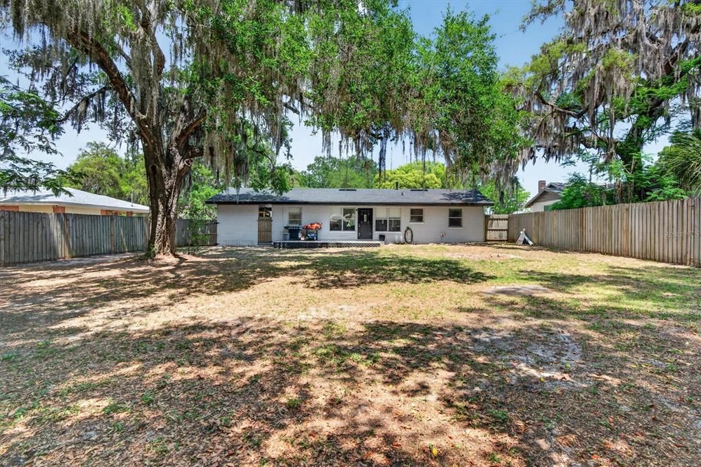 Activo con contrato: $229,000 (2 camas, 2 baños, 1196 Pies cuadrados)