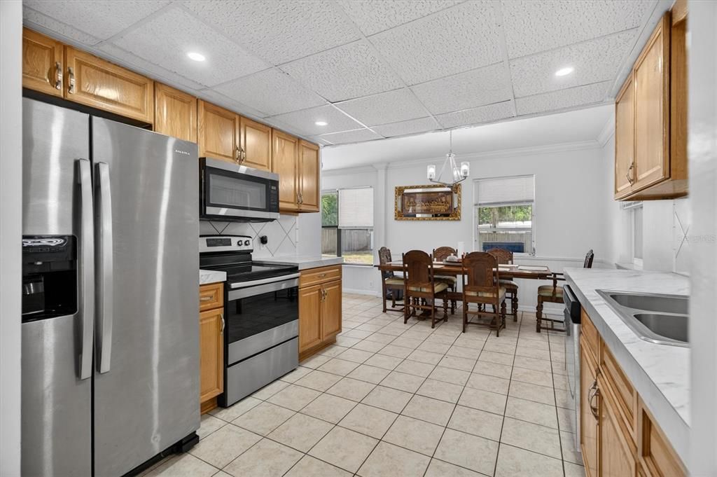 Activo con contrato: $229,000 (2 camas, 2 baños, 1196 Pies cuadrados)