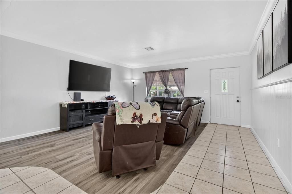 Activo con contrato: $229,000 (2 camas, 2 baños, 1196 Pies cuadrados)