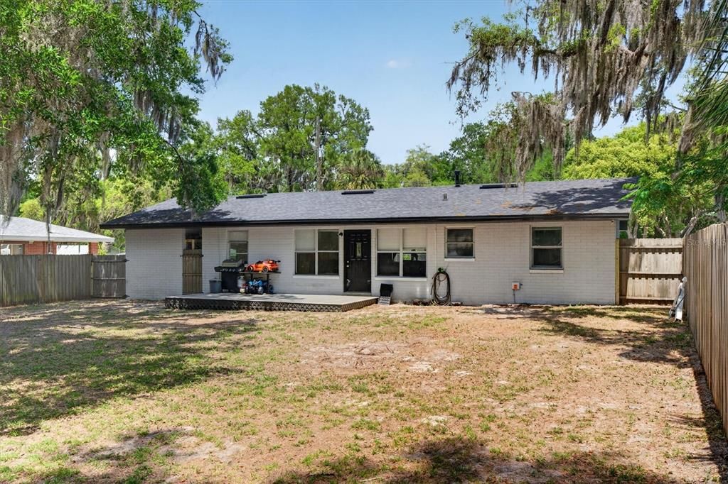 Activo con contrato: $229,000 (2 camas, 2 baños, 1196 Pies cuadrados)