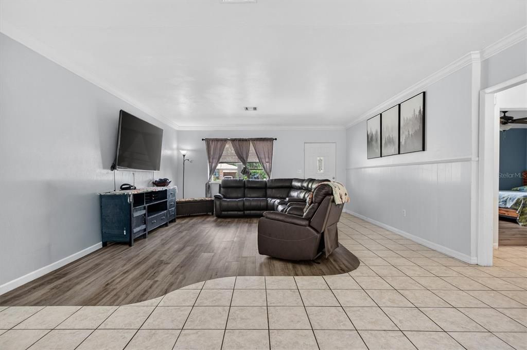 Activo con contrato: $229,000 (2 camas, 2 baños, 1196 Pies cuadrados)