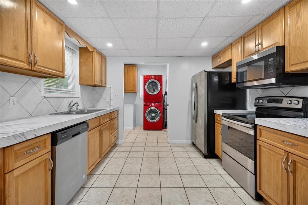 Activo con contrato: $229,000 (2 camas, 2 baños, 1196 Pies cuadrados)