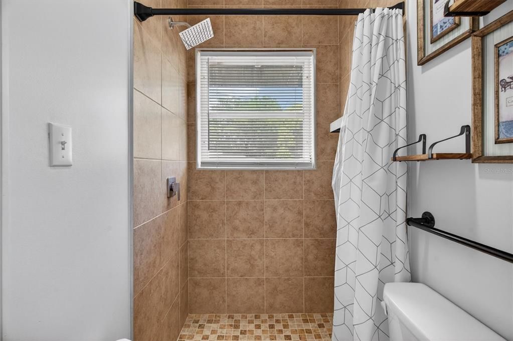 Activo con contrato: $229,000 (2 camas, 2 baños, 1196 Pies cuadrados)