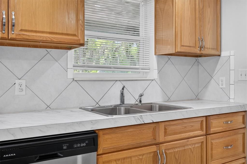 Activo con contrato: $229,000 (2 camas, 2 baños, 1196 Pies cuadrados)