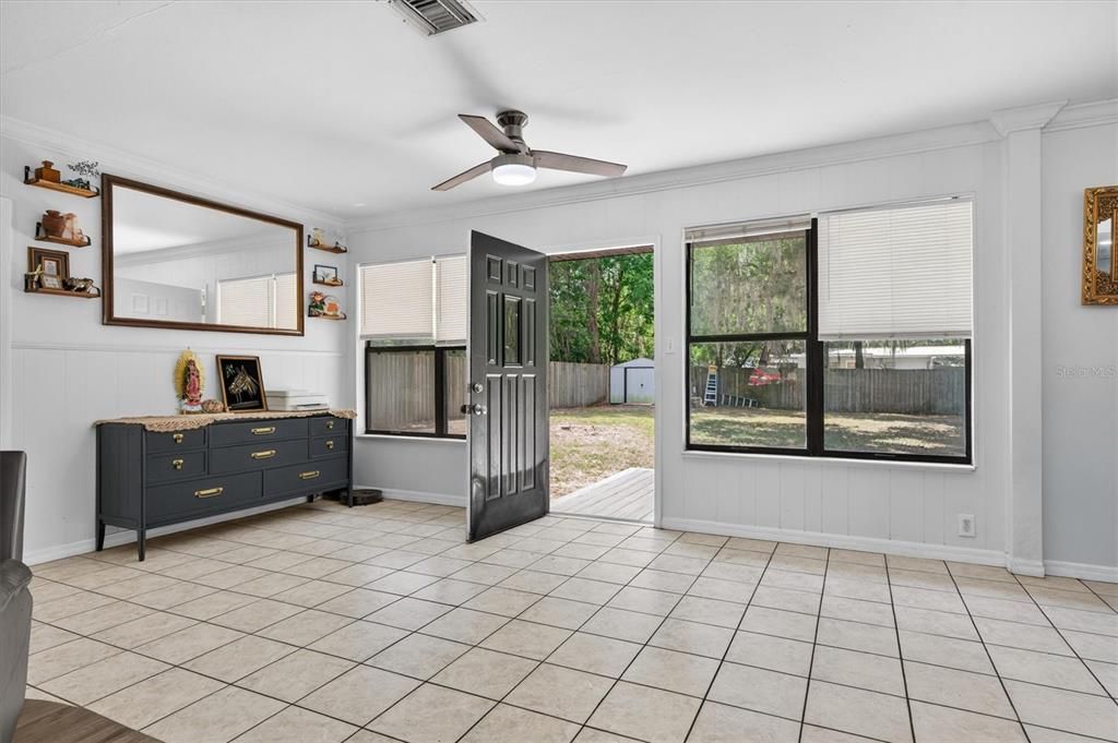 Activo con contrato: $229,000 (2 camas, 2 baños, 1196 Pies cuadrados)