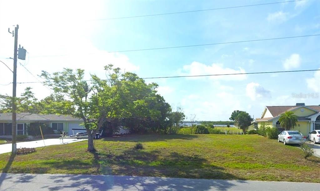 En Venta: $80,000 (0.23 acres)