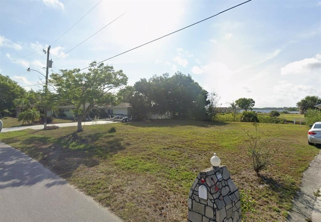 En Venta: $80,000 (0.23 acres)