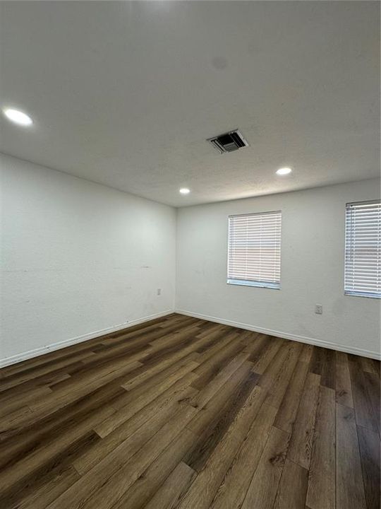 For Rent: $2,075 (4 beds, 2 baths, 1256 Square Feet)