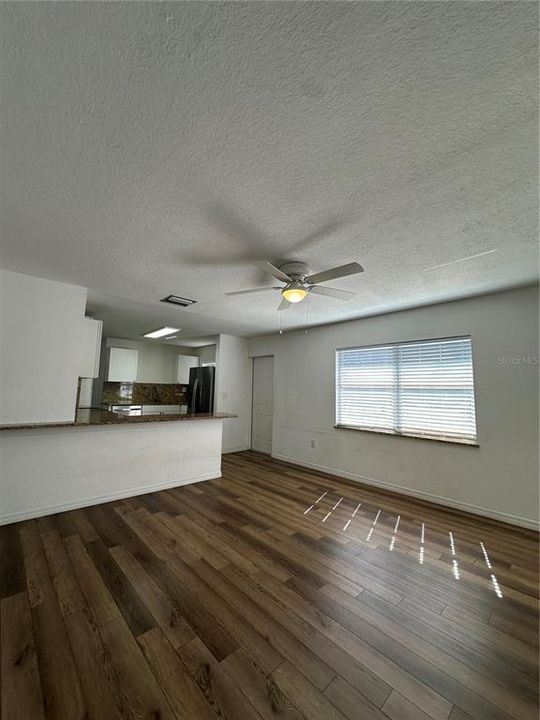 For Rent: $2,075 (4 beds, 2 baths, 1256 Square Feet)
