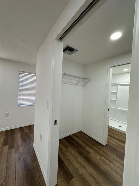 For Rent: $2,075 (4 beds, 2 baths, 1256 Square Feet)