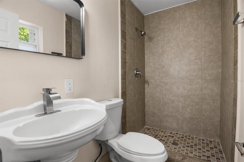 Active With Contract: $230,000 (3 beds, 2 baths, 1343 Square Feet)