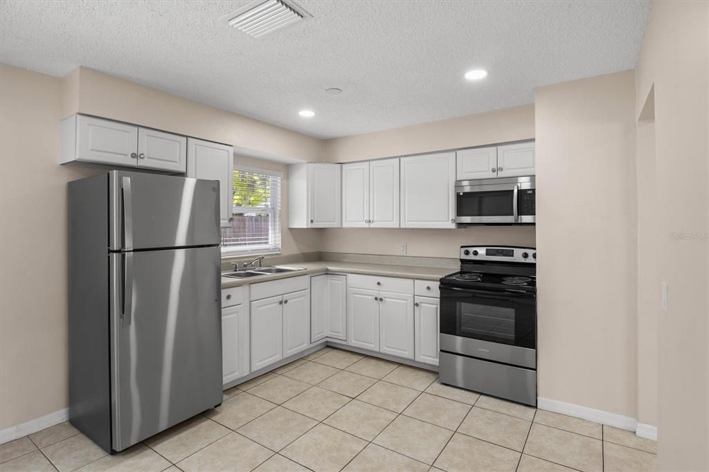 Active With Contract: $230,000 (3 beds, 2 baths, 1343 Square Feet)