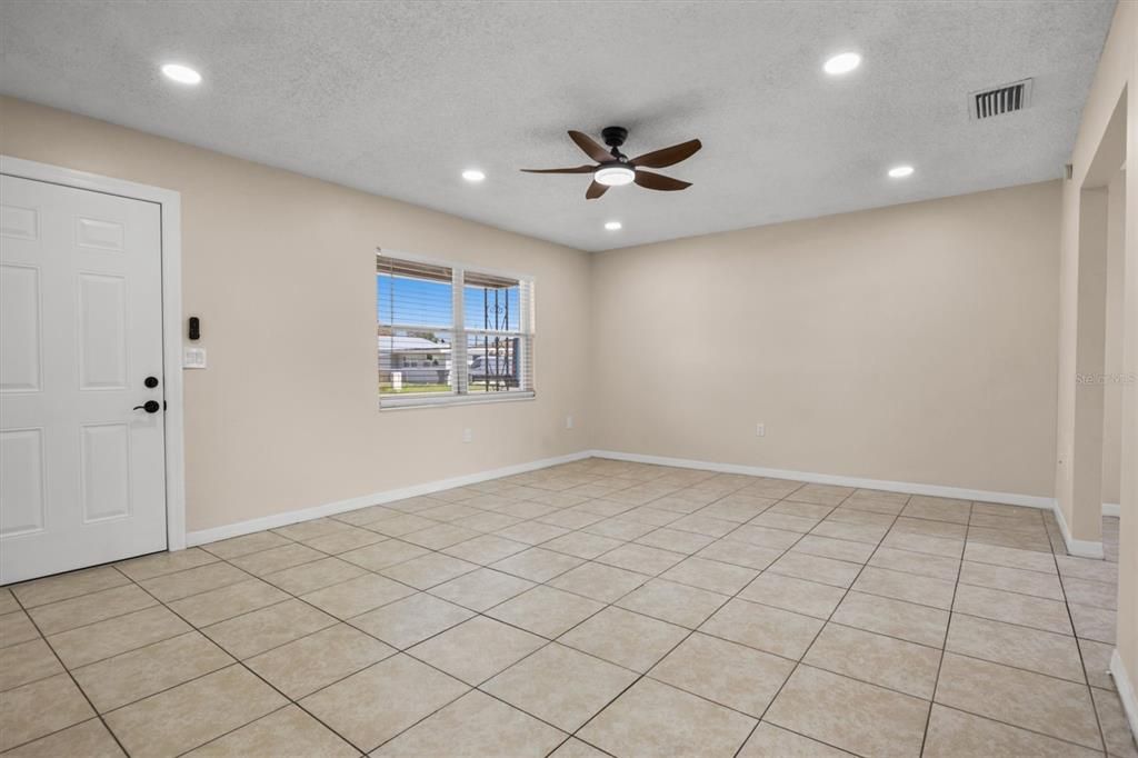 Active With Contract: $230,000 (3 beds, 2 baths, 1343 Square Feet)
