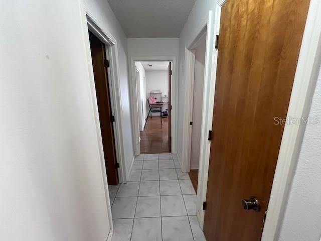 На продажу: $159,900 (2 спален, 2 ванн, 1049 Квадратных фут)