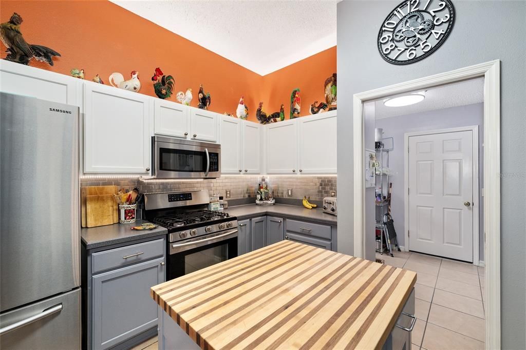 En Venta: $465,000 (3 camas, 2 baños, 2260 Pies cuadrados)