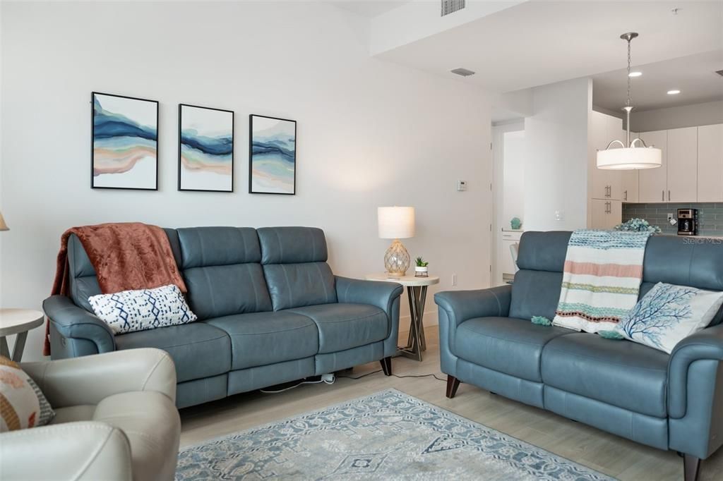 For Sale: $774,000 (2 beds, 2 baths, 1284 Square Feet)