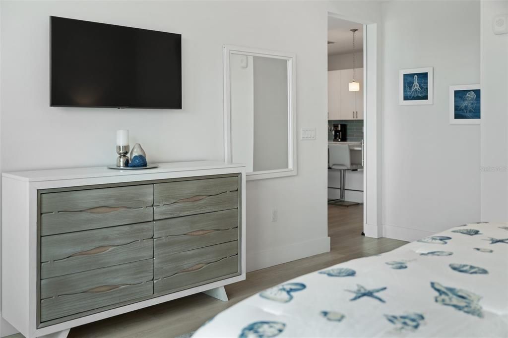 For Sale: $774,000 (2 beds, 2 baths, 1284 Square Feet)