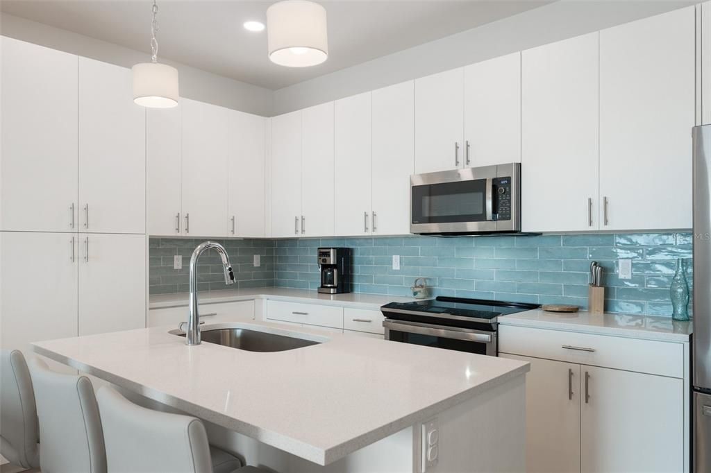 For Sale: $774,000 (2 beds, 2 baths, 1284 Square Feet)