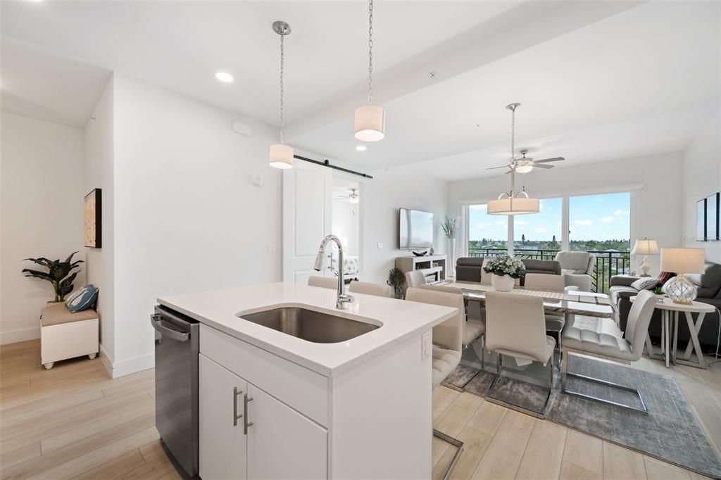 For Sale: $774,000 (2 beds, 2 baths, 1284 Square Feet)