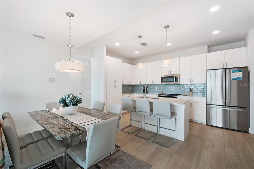 For Sale: $774,000 (2 beds, 2 baths, 1284 Square Feet)