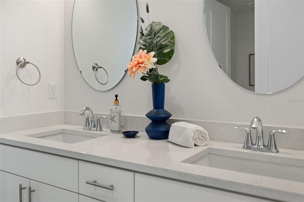 For Sale: $774,000 (2 beds, 2 baths, 1284 Square Feet)
