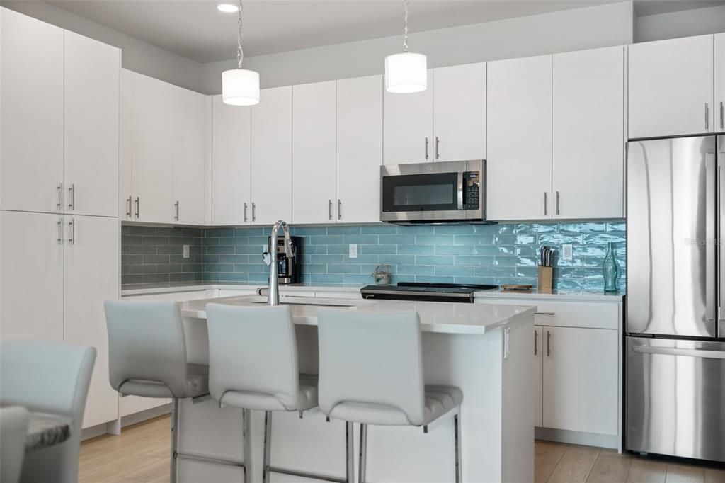 For Sale: $774,000 (2 beds, 2 baths, 1284 Square Feet)