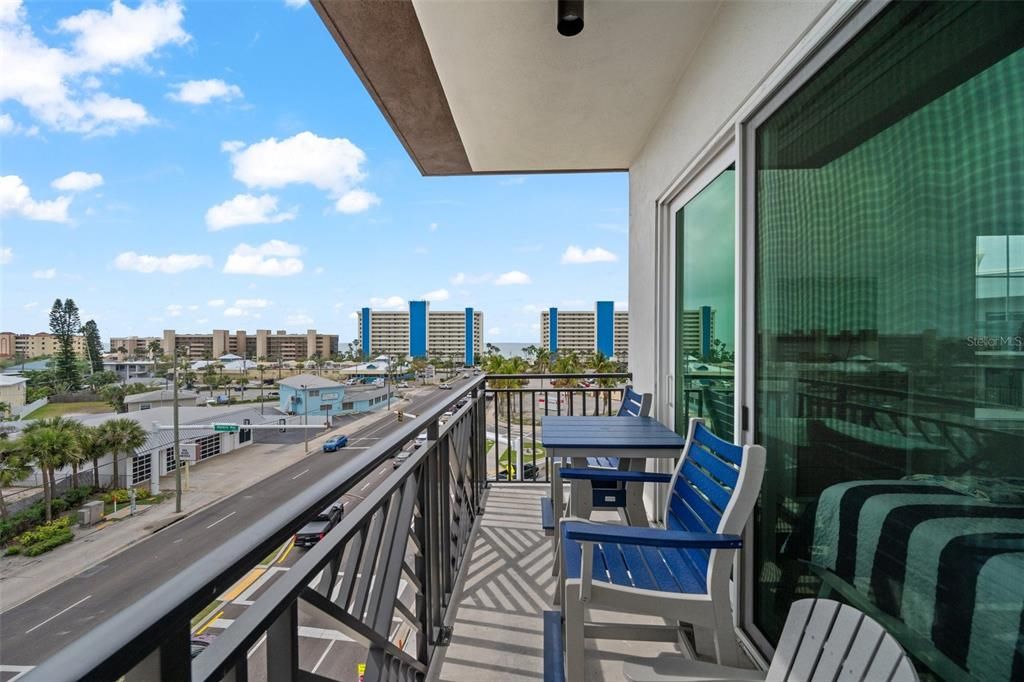 For Sale: $774,000 (2 beds, 2 baths, 1284 Square Feet)