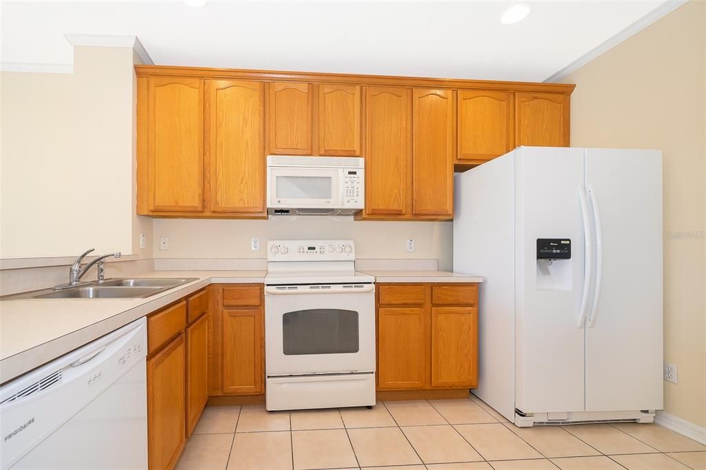 For Rent: $1,800 (2 beds, 2 baths, 987 Square Feet)