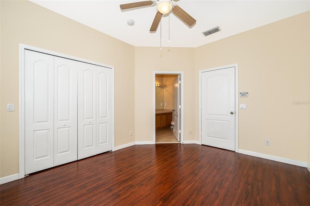 For Rent: $1,800 (2 beds, 2 baths, 987 Square Feet)