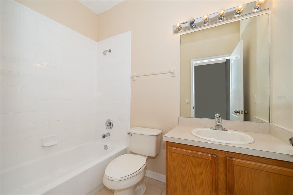 For Rent: $1,800 (2 beds, 2 baths, 987 Square Feet)