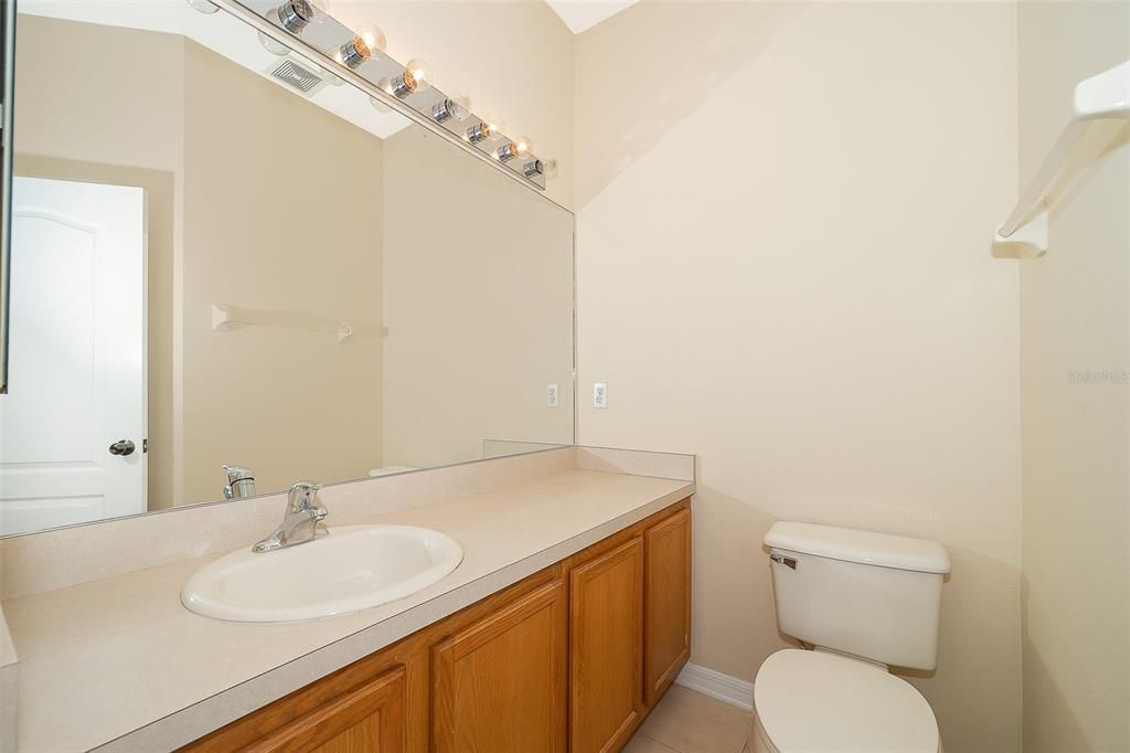 For Rent: $1,800 (2 beds, 2 baths, 987 Square Feet)