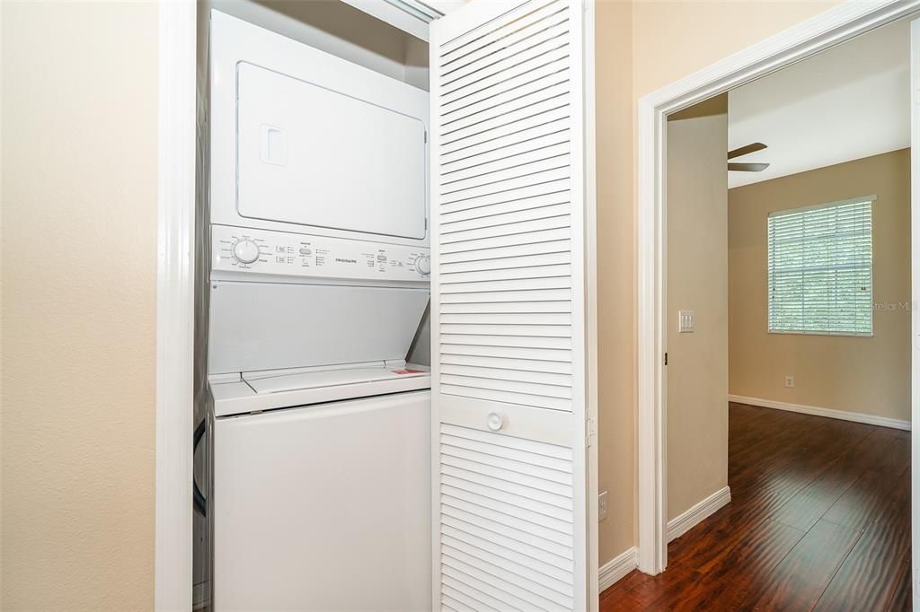 For Rent: $1,800 (2 beds, 2 baths, 987 Square Feet)