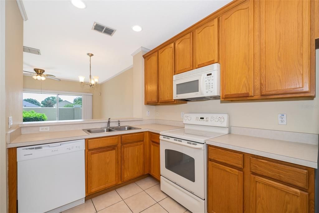 For Rent: $1,800 (2 beds, 2 baths, 987 Square Feet)