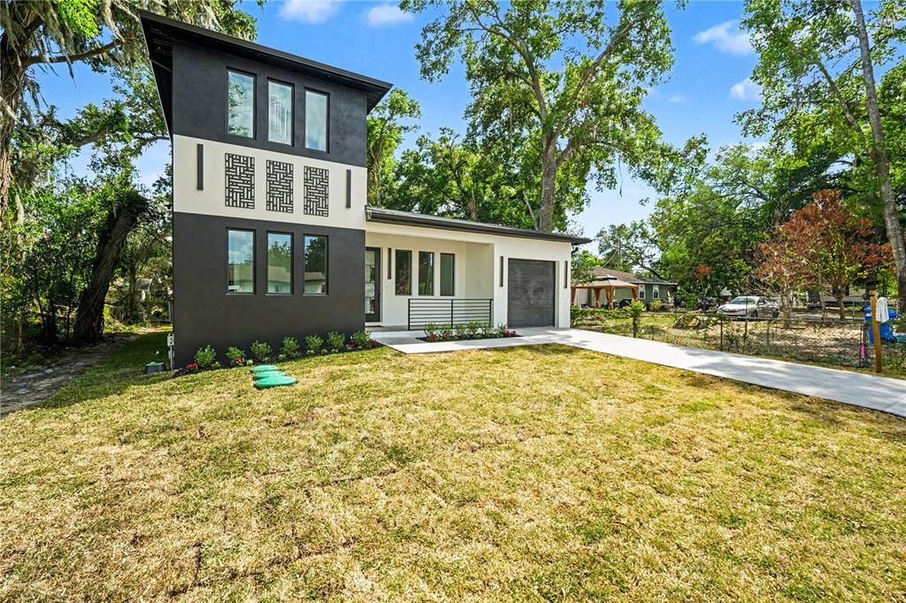 For Sale: $650,000 (3 beds, 2 baths, 2098 Square Feet)