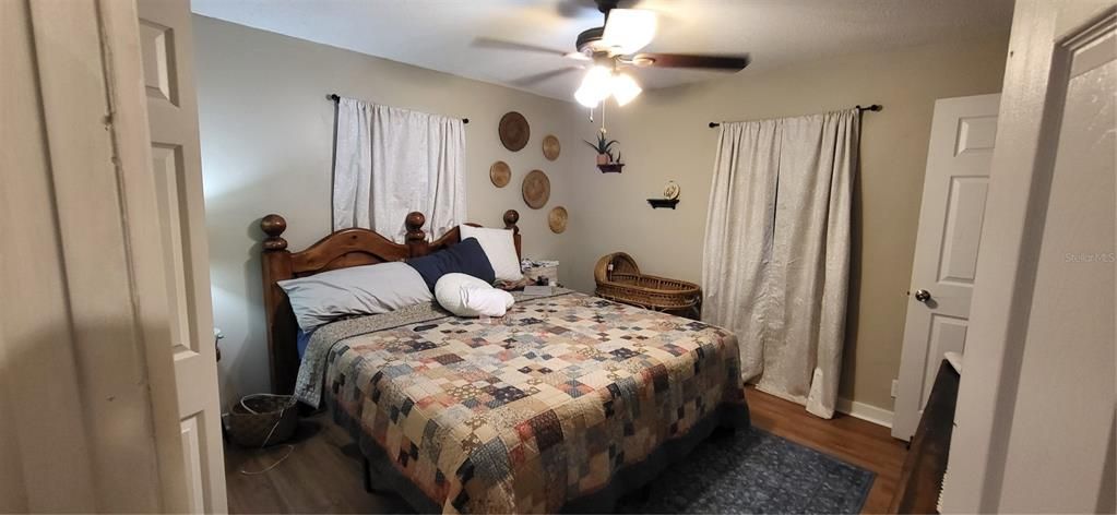 For Sale: $300,000 (3 beds, 2 baths, 1288 Square Feet)