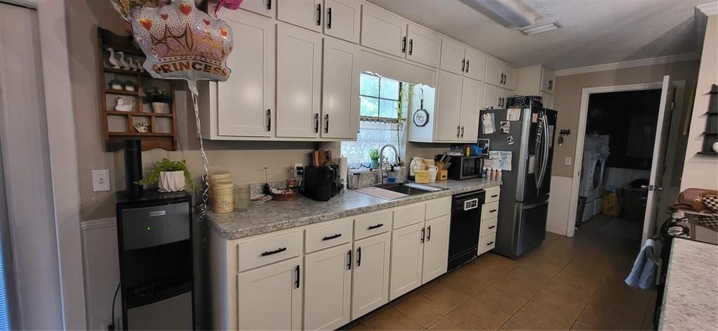 For Sale: $300,000 (3 beds, 2 baths, 1288 Square Feet)