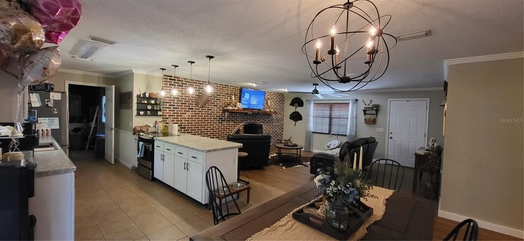 For Sale: $300,000 (3 beds, 2 baths, 1288 Square Feet)