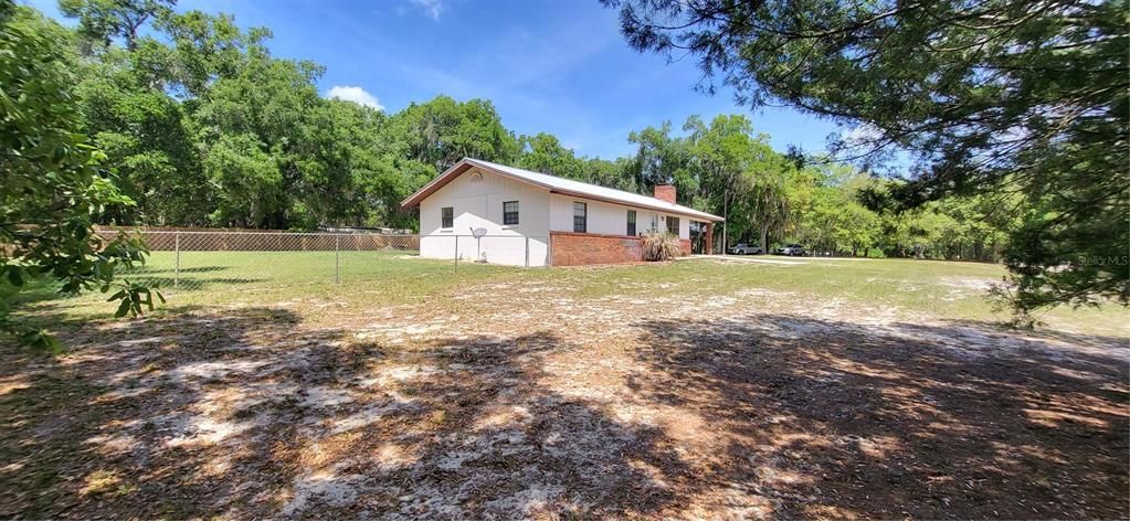 For Sale: $300,000 (3 beds, 2 baths, 1288 Square Feet)