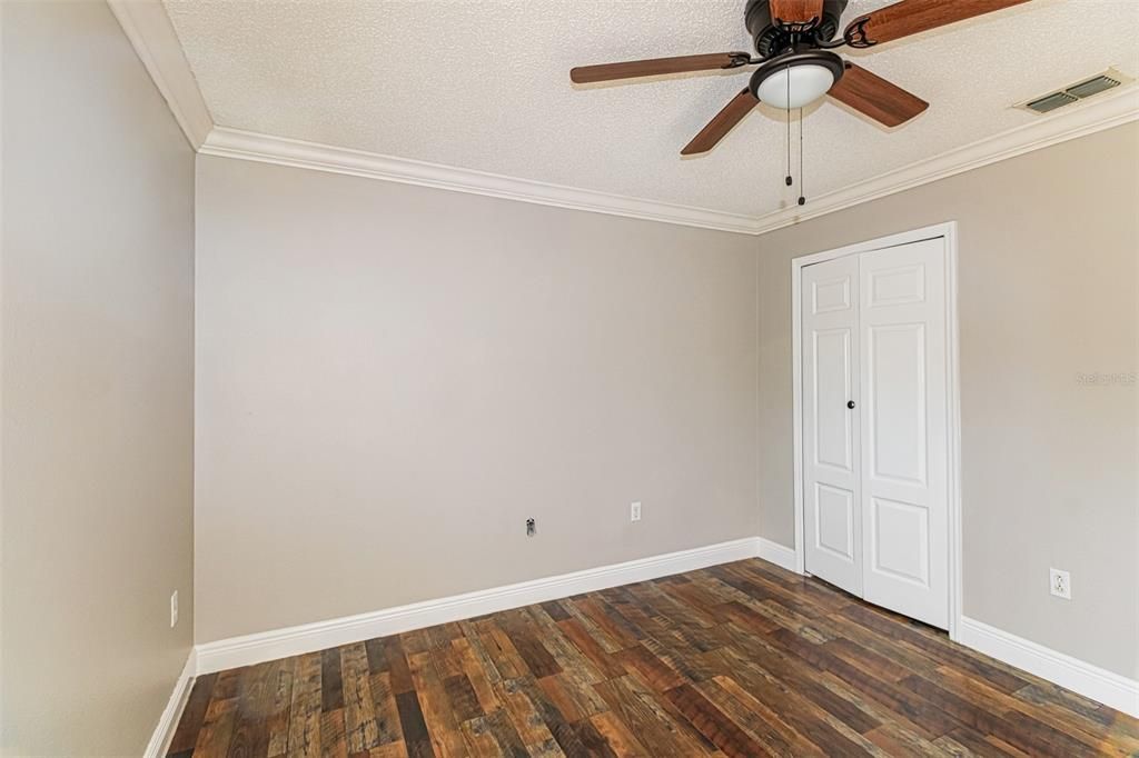 Activo con contrato: $319,900 (4 camas, 2 baños, 2230 Pies cuadrados)