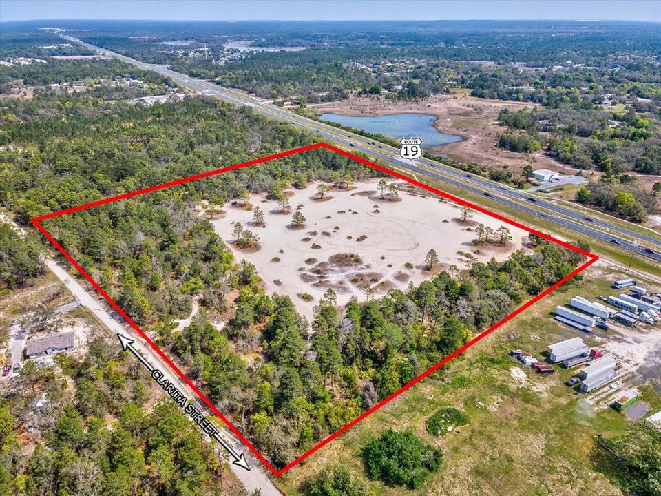 En Venta: $2,700,000 (15.70 acres)