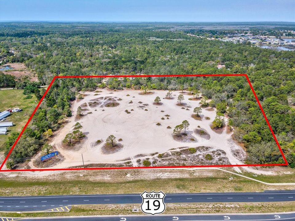 En Venta: $2,700,000 (15.70 acres)