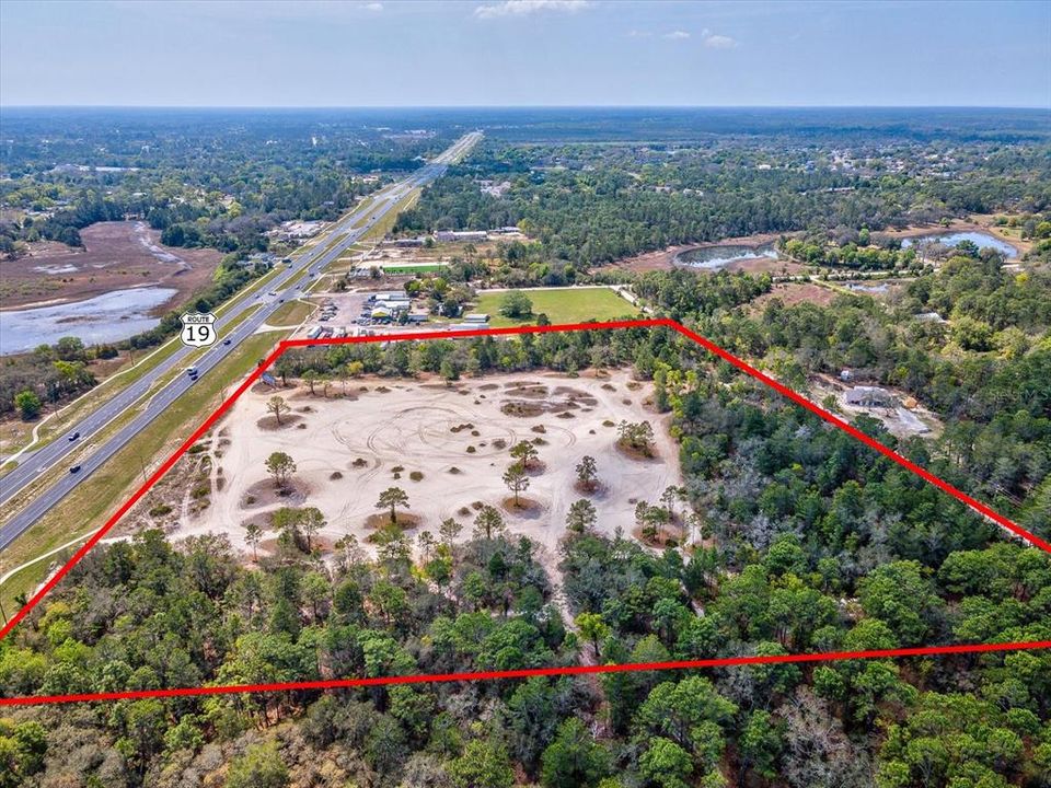 En Venta: $2,700,000 (15.70 acres)