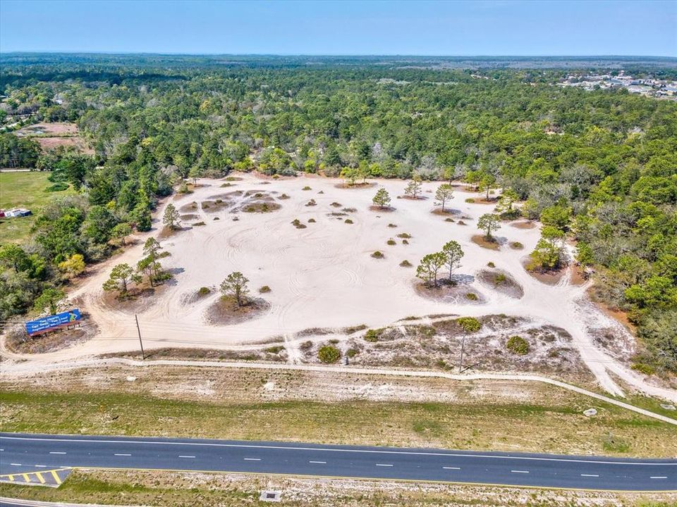 En Venta: $2,700,000 (15.70 acres)