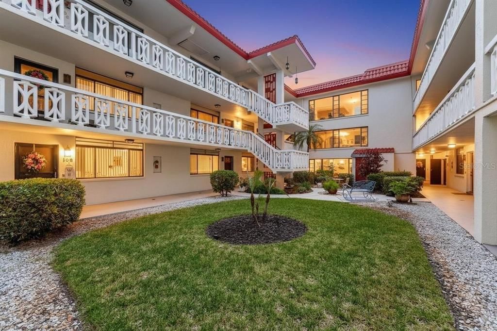 Active With Contract: $119,900 (1 beds, 1 baths, 775 Square Feet)